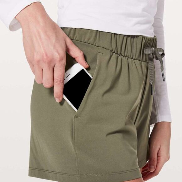 Lululemon On The Fly Short *2.5" Sage Size 4 - Picture 1 of 7